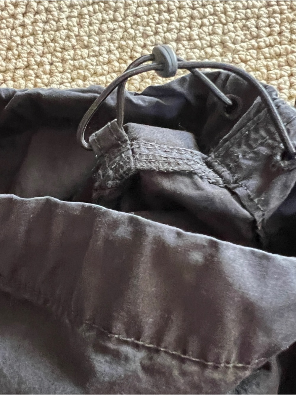 Uniqlo Men’s black parachute pants - Picture 4 of 4
